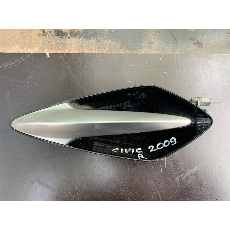 Дверна ручка права передня Honda Civic 5D 72140-SMG-G040-M1 72140SMGG04ZD