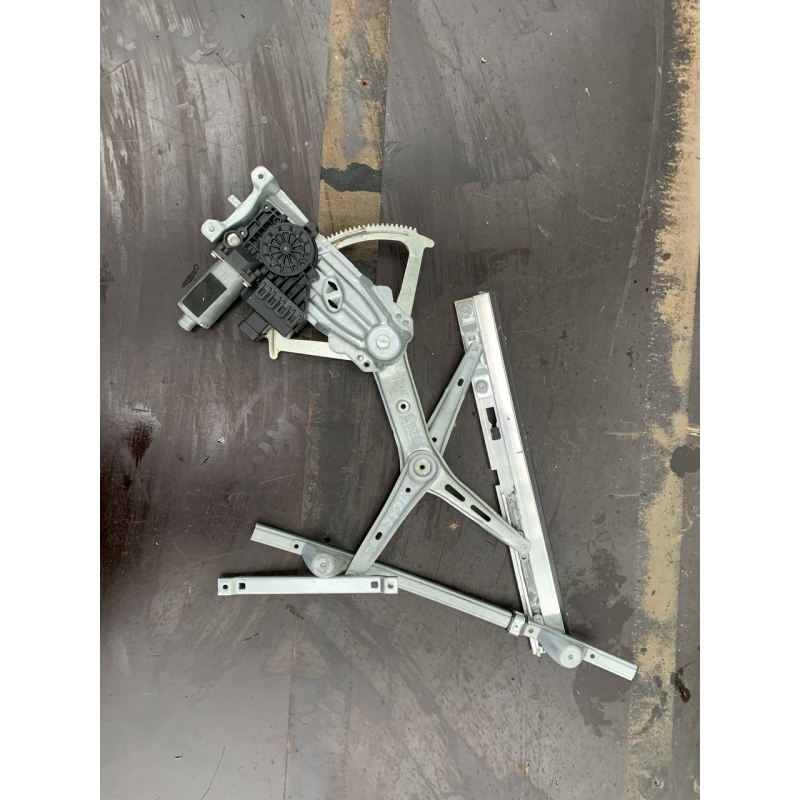 Склопідіймач електричний Opel Astra H A330013100418RH