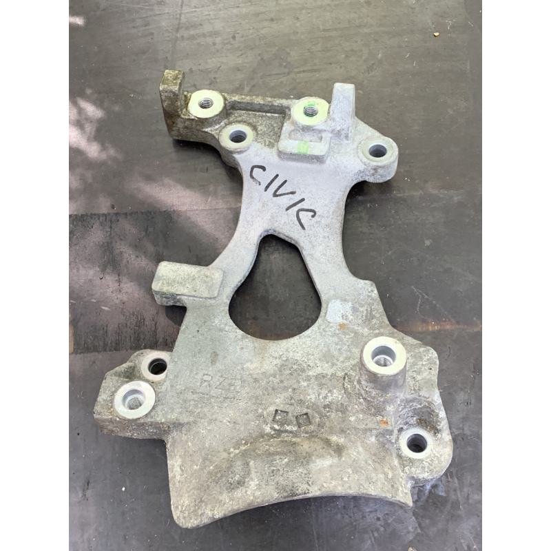 Кронштейн кріплення компресора кондиціонера Honda Civic 5D  38930RZPG00