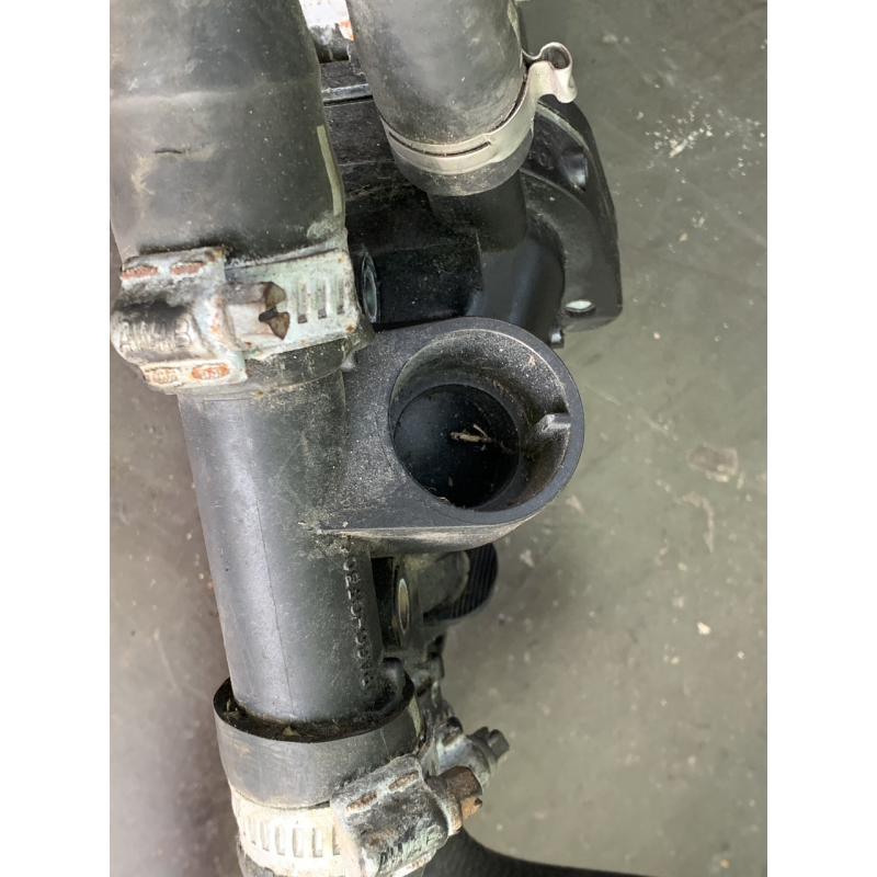 Корпус термостата ( термостат) Renault Trafic 1.9 DCI 8200065392 8200065390
