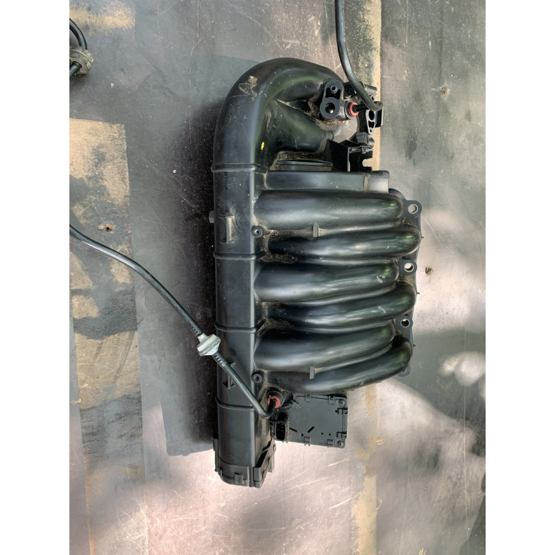 Land Rover 2.5 колектор впускний 2900303759   LKB108021