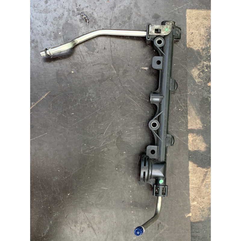 Паливна система (Магістральна трубка палива) Land Rover Freelander   AT715887F1A