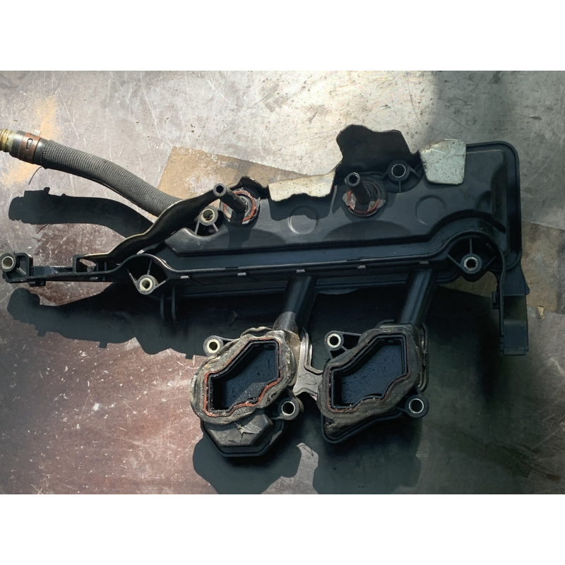 Кришка клапанна (олія/сезон) Renault Trafic / Opel Vivaro / Nissan Primastar 2.0dCI 8200673395
