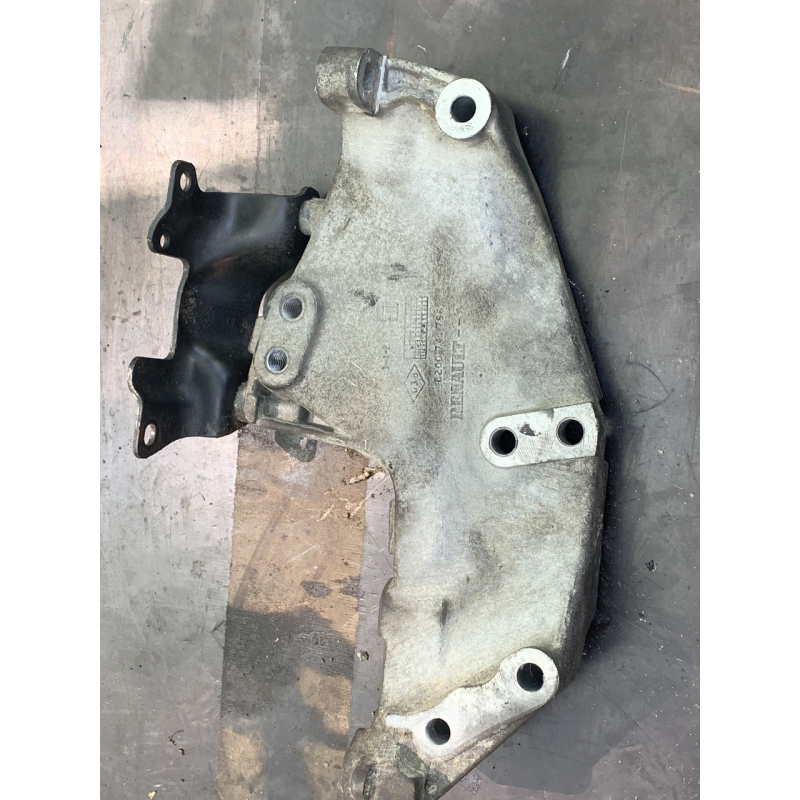 Кронштейн кріплення двигуна Renault Trafic 8200741758
