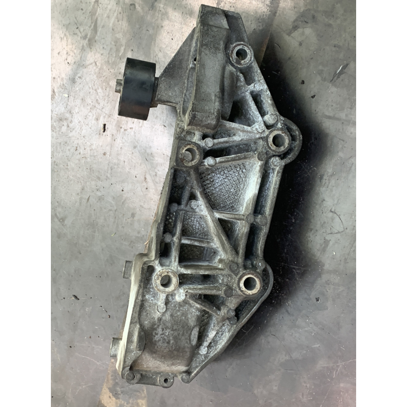 Кронштейн генератора Renault Trafic II, Opel Vivaro II, Nissan Primastar II (2006-2014) рестайл, 8200527320