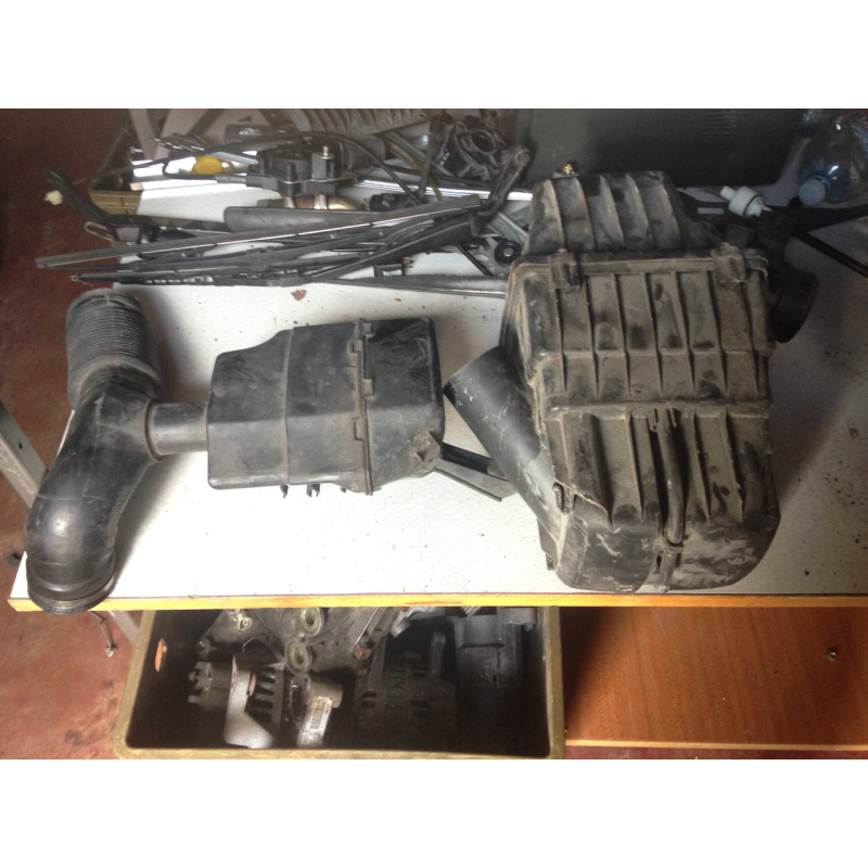 Корпус повітряного фільтра патрубки CITROEN Berlingo ,PEUGEOT 1,9