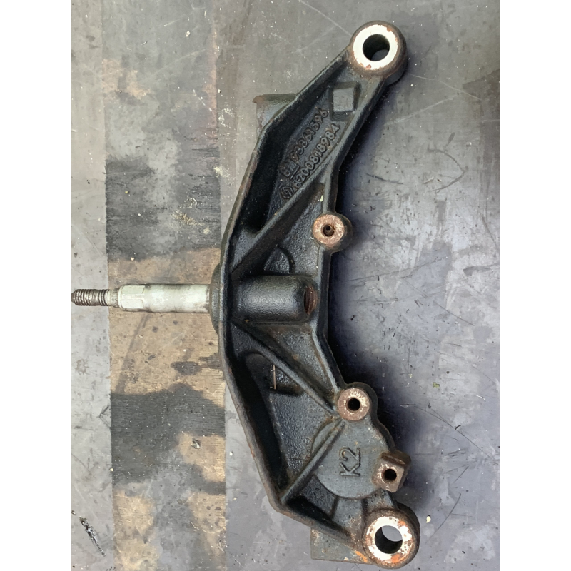 Кронштейн верхній КПП Renault Trafic/Opel Vivaro/Nissan Primastar 2.0dCI   8200818984 93861596