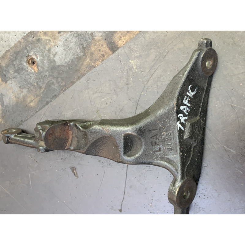 Кронштейн двигуна Renault Trafic 2.0dCI 895961