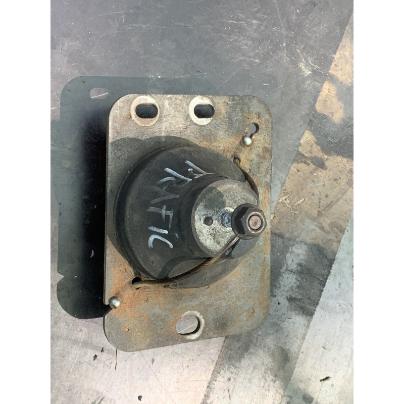 Подушка двигуна права передня Renault Trafic/Opel Vivaro/Nissan Primastar 2.0dCI 8200411257 GM 93854172