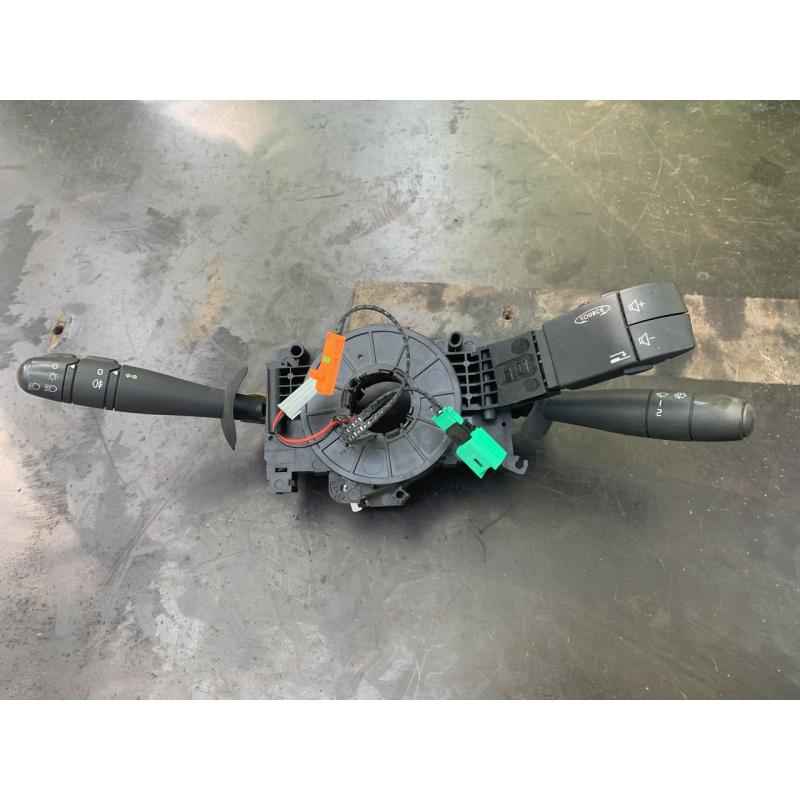 Шлейф AIRBAG з підрулевими перемикачами в складанні Renault Trafic/ Opel Vivaro/ Nissan Primastar 8200878343 Шлейф AIRBAG з підрулевими перемикачами в складанні Renault Trafic/ Opel Vivaro/ Nissan Primastar 8200878343