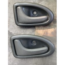 Ручка дверей передньої лівої лівої Renault Trafic / Opel Vivaro / Nissan Primastar 8200028994 99035201