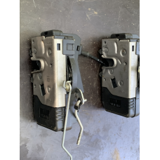 Замок дверей передній лівий Renault Trafic/Opel Vivaro/ Nissan Primastar 8200008246 91166237 8200008260