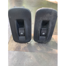 Кнопка склопідіймача правих дверей Renault Trafic /Opel Vivaro/Nissan Primastar 8200011870 91165802
