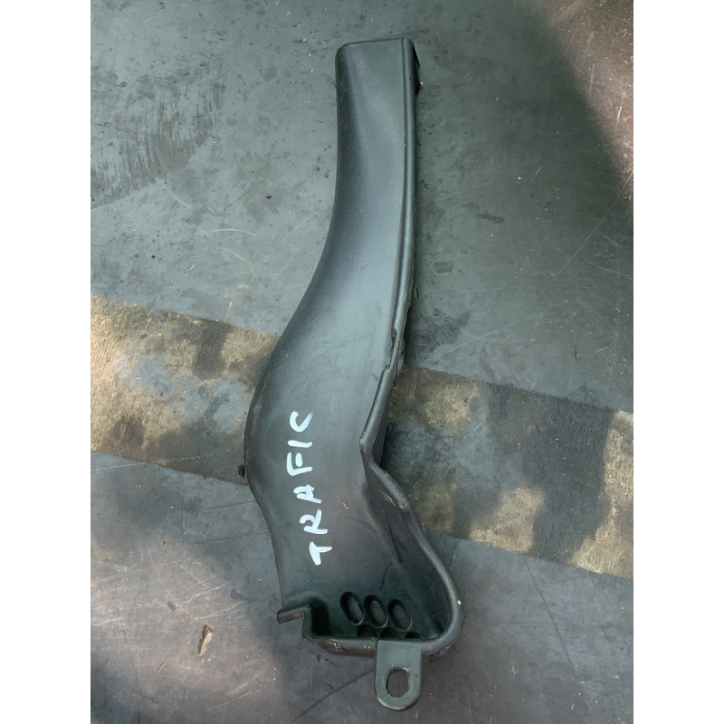 Накладка лобового скла ліва Renault Trafic / Opel Vivaro / Nissan Primastar (00-14) 7700312794 91166664