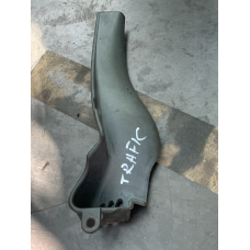 Декоративна накладка лобового скла права Renault Trafic/Opel Vivaro/Nissan Primastar 7700312795