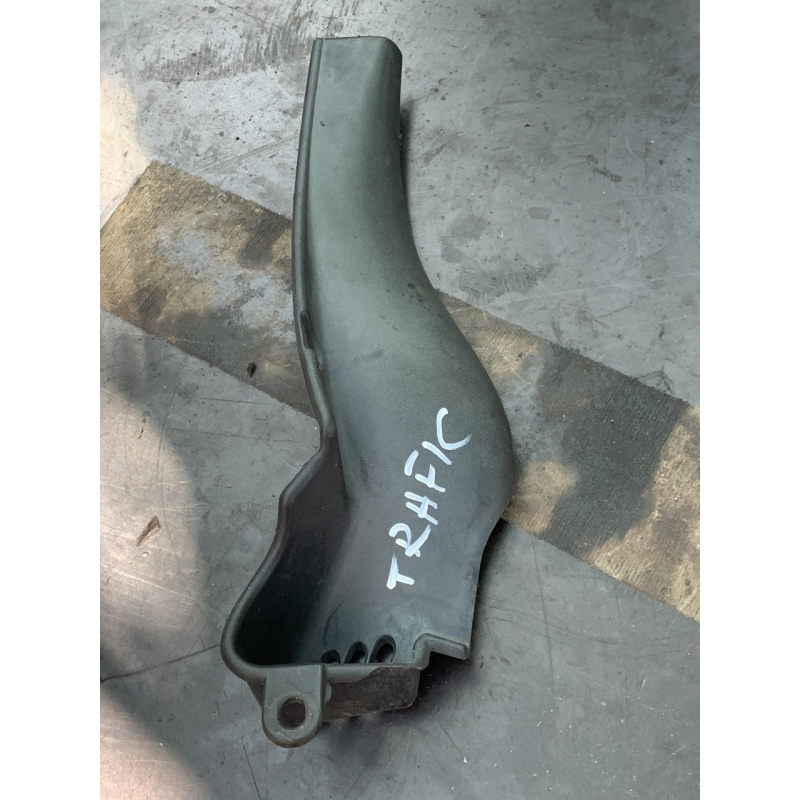 Декоративна накладка лобового скла права Renault Trafic/Opel Vivaro/Nissan Primastar 7700312795