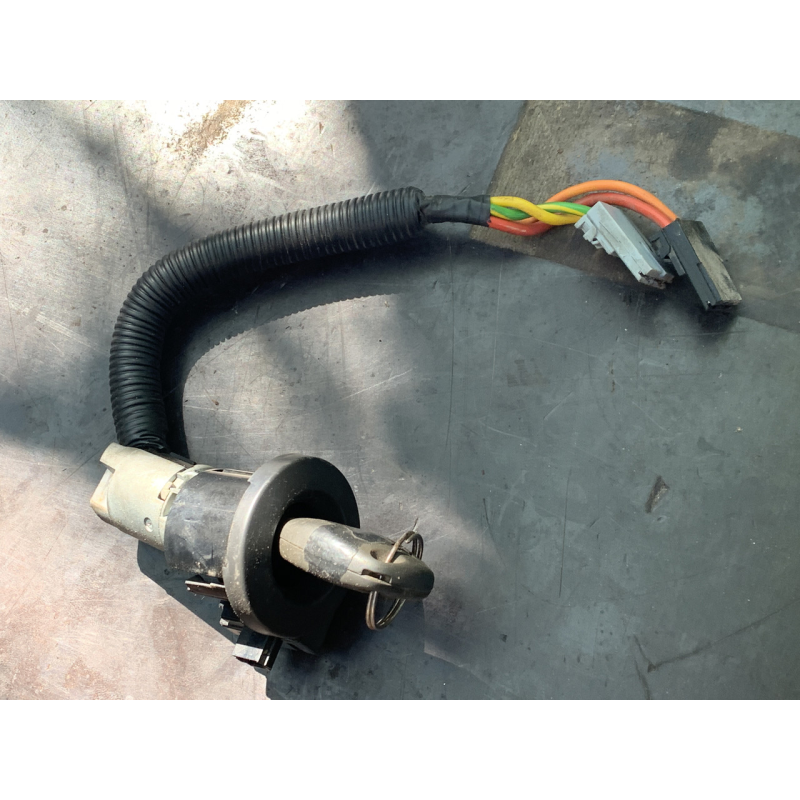 Замок запалювання і ключ Renault Trafic / Opel Vivaro / Nissan Primastar (00-14) 8200354895 7701469773