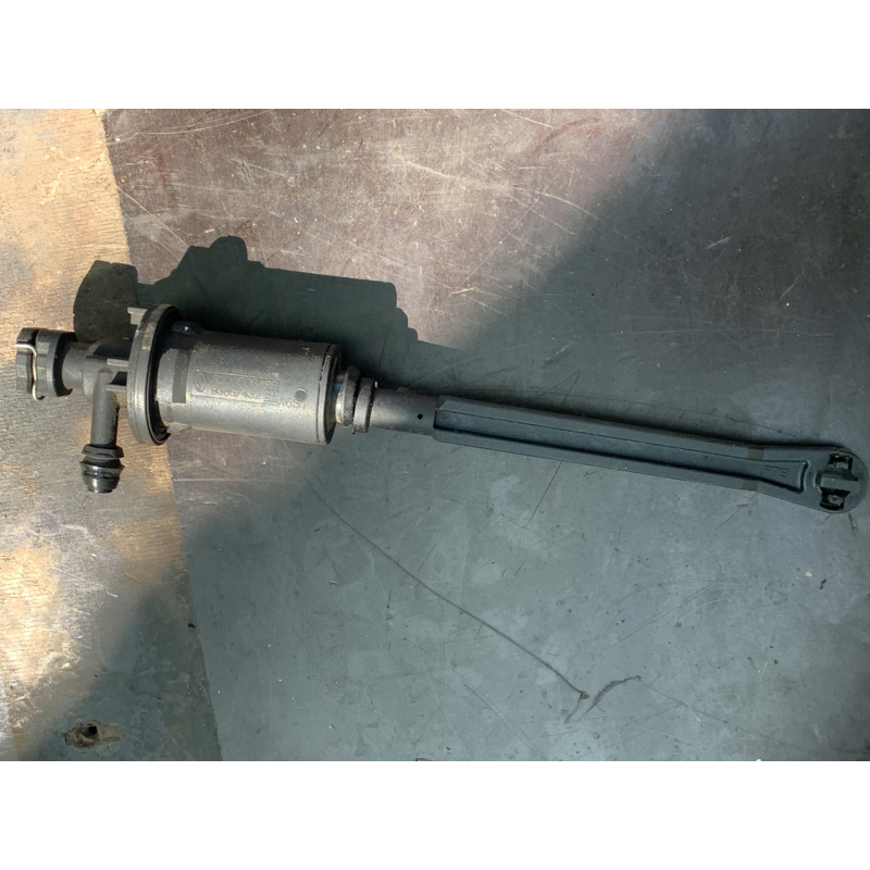 Головний циліндр зчеплення Renault Trafic / Opel Vivaro / Nissan Primastar 8200506488 93857432 GM 93857432