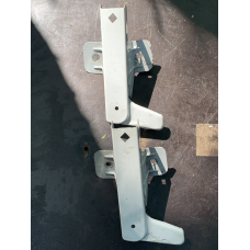 Кронштейн кріплення крила переднього правого Renault Trafic /Opel Vivaro/ Nissan Primastar 93856373 820052329
