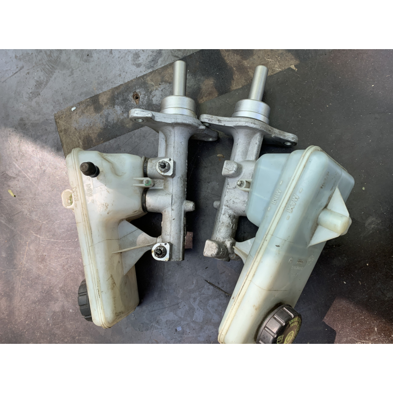Головний гальмівний циліндр Renault Trafic/Opel Vivaro/ Nissan Primastar 32067008-C  7701050910