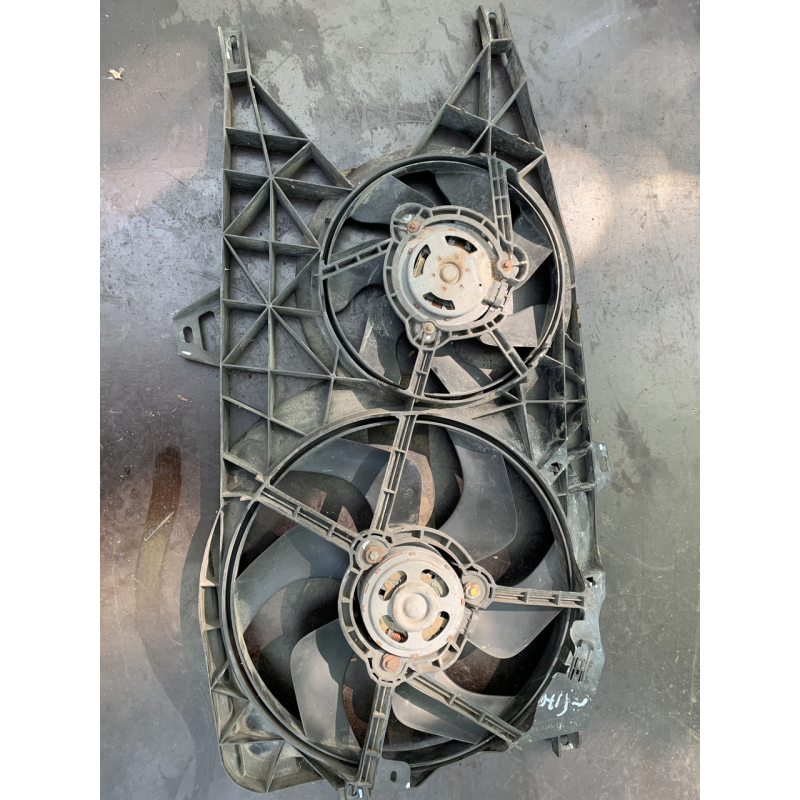 Дифузор радіатора з вентиляторами Renault Trafic/ Opel Vivaro/ Nissan Primastar  8200662042 1832072100