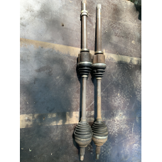 Півось (привод) передня права Renault Trafic  Opel Vivaro  Nissan Primastar 10020768