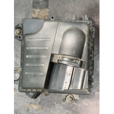 Корпус повітряного фільтра Renault Trafic  / Opel Vivaro/ Nissan Primastar  8200542143  8200760899  93861383