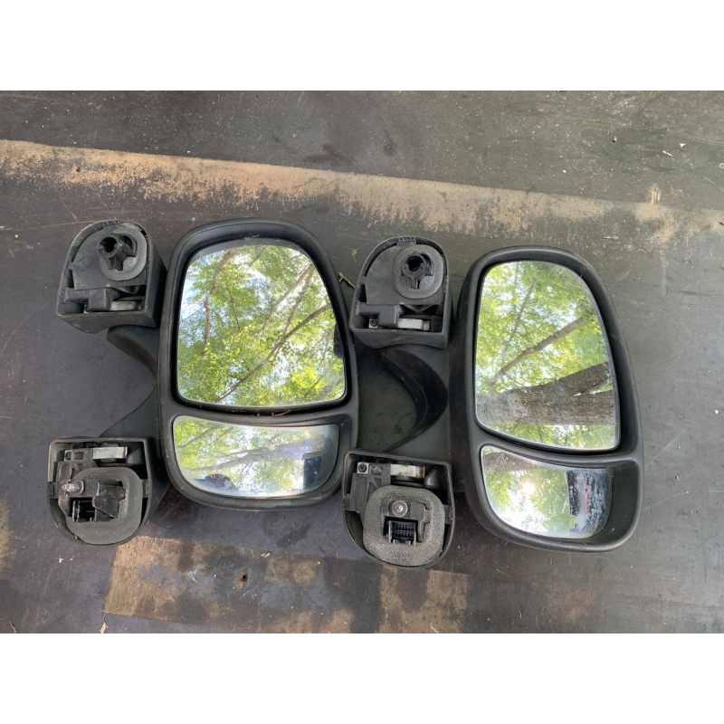Дзеркало праве механічне Renault Trafic/Opel Vivaro/ Nissan Primastar 7701473243