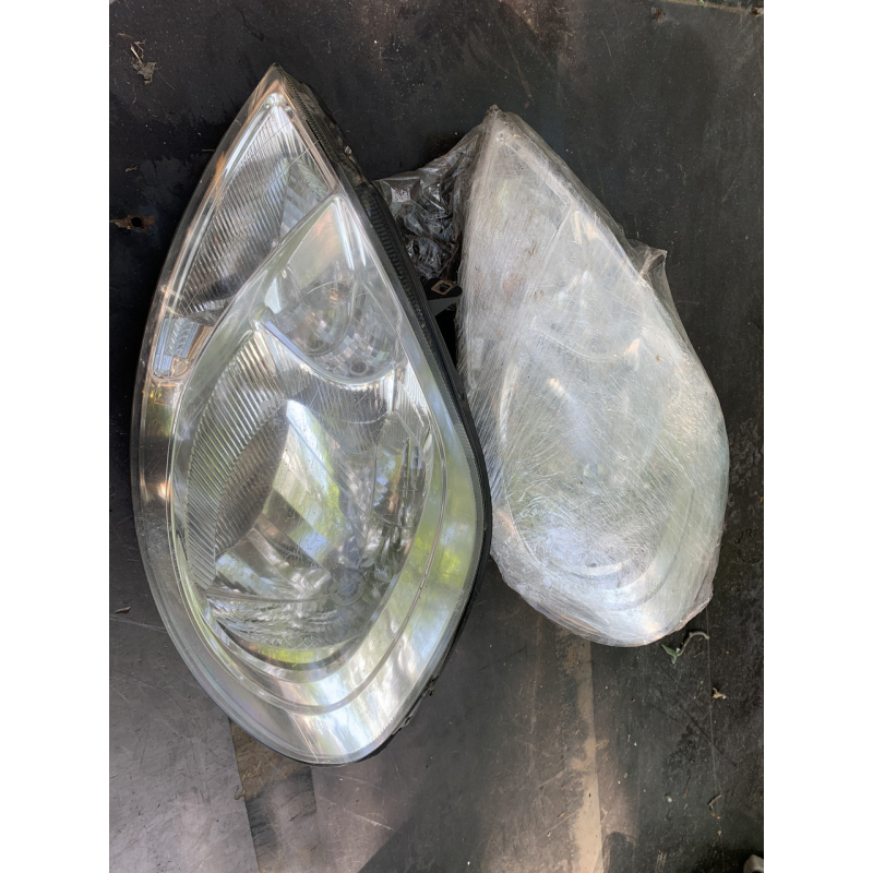 Фара головного світла передня ліва  Renault Trafic / Opel Vivaro / Nissan Primastar  8200701354 93859829