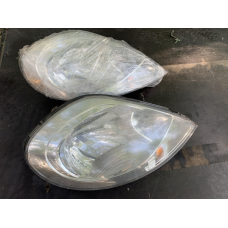 Фара права Renault Trafic /Opel Vivaro /Nissan Primastar  8200701356  93859830  GM 93859830
