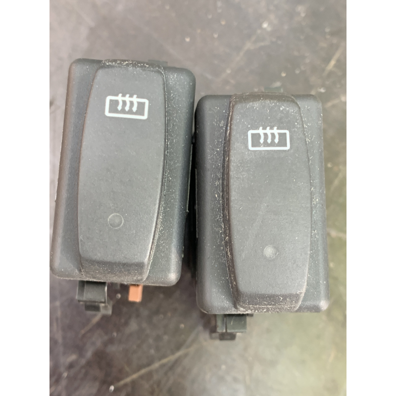 Кнопка нагрівання скла Renault Trafic/Opel Vivaro/Nissan Primastar 313155A 26488 253509856R
