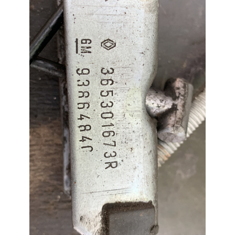 Трос ручного гальма на Renault Trafic / Opel Vivaro /Nissan Primastar 365301673R 93864840 GM 93864840