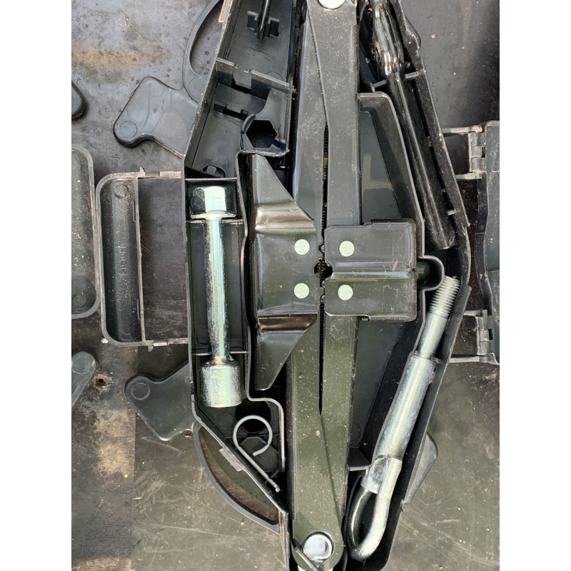 Набір домкрат і приладдя Renault Trafic /Opel Vivaro/ Nissan Primastar 8200727771 93860728 Набір домкрат і приладдя Renault Trafic /Opel Vivaro/ Nissan Primastar 8200727771 93860728