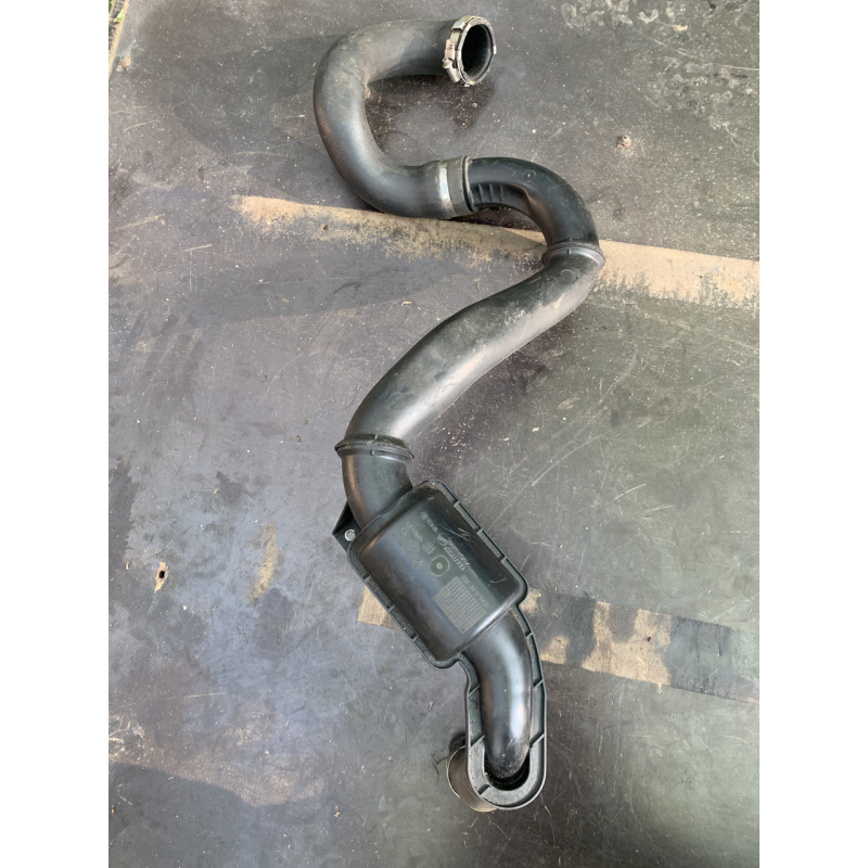 Шланг/патрубок інтеркулера Renault Trafic /Opel Vivaro/ Nissan Primastar  8200760909 GM 93861385