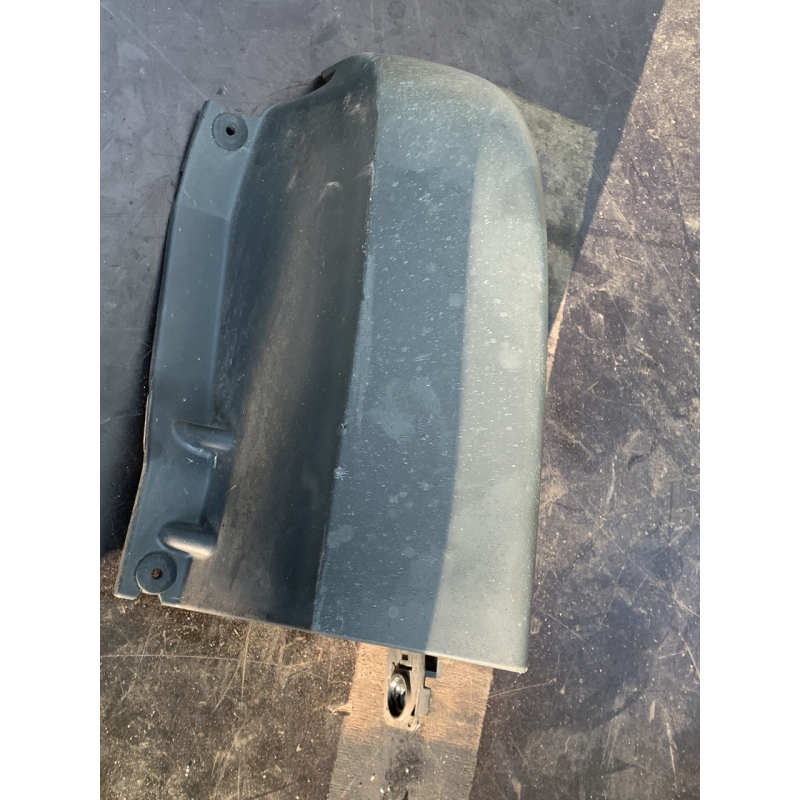 Клич правий верхній (на ліхтар) Renault Trafic /Opel Vivaro/ Nissan Primastar 8200229880 3850668