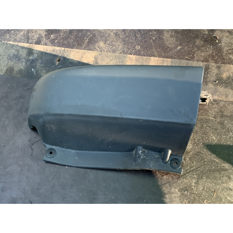 Декоративна накладка верхня заднього ліхтаря права Renault Trafic/Opel Vivaro/Nissan Primastar  8200011484
