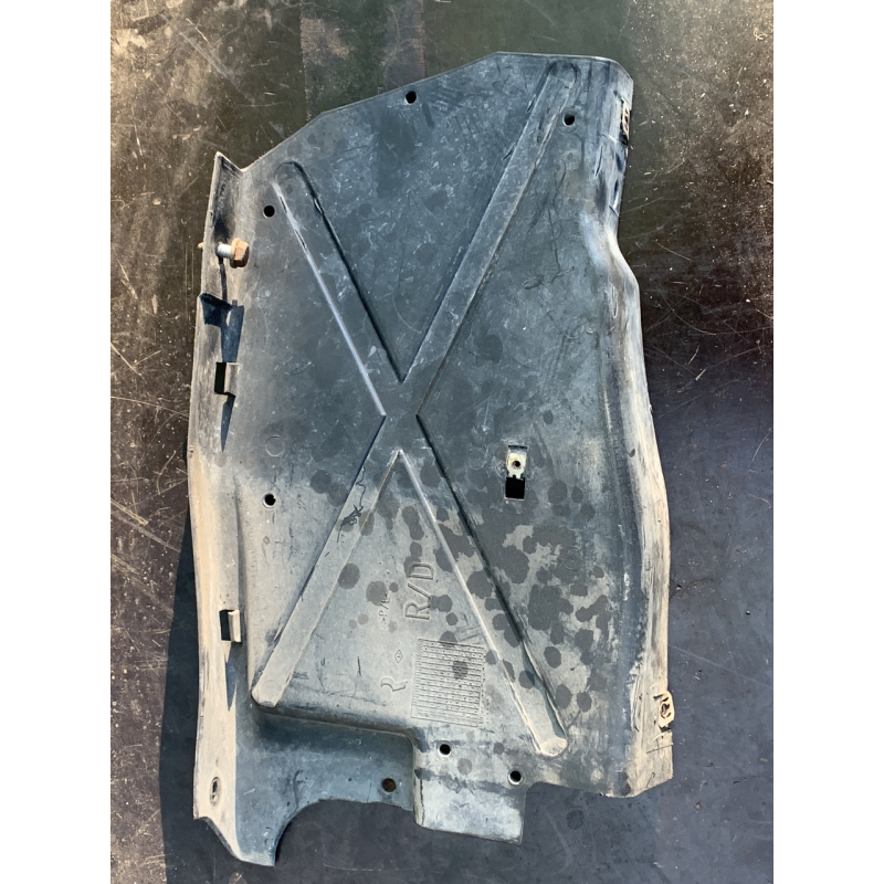 Захист двигуна права Renault Trafic/Opel Vivaro/ Nissan Primastar 93857408  8200505045