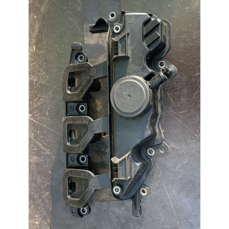 Кришка клапанна (сапун) Renault Trafic /Opel Vivaro / Nissan Primastar  8200924262