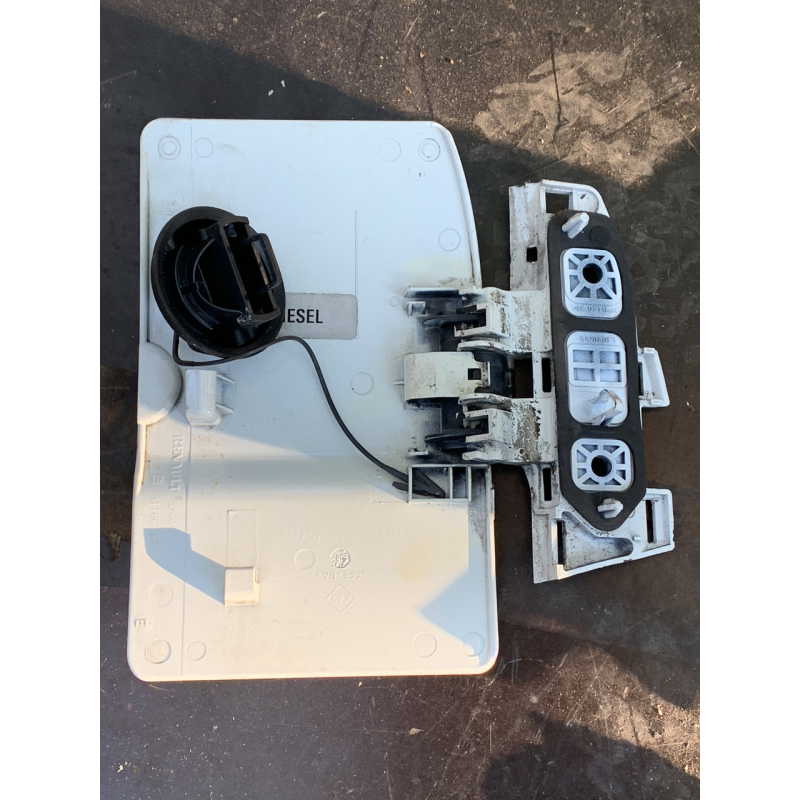 Кришка паливного бака (лючок) Renault Trafic /Opel Vivaro / Nissan Primastar 8200030800  91166211