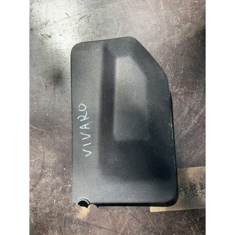Заглушка стійки задньої правої Renault Trafic /Opel Vivaro / Nissan Primastar 9813513277