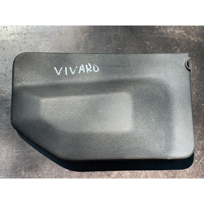 Заглушка стійки правий зад Renault Trafic/Opel Vivaro/Nissan Primastar 9813513377