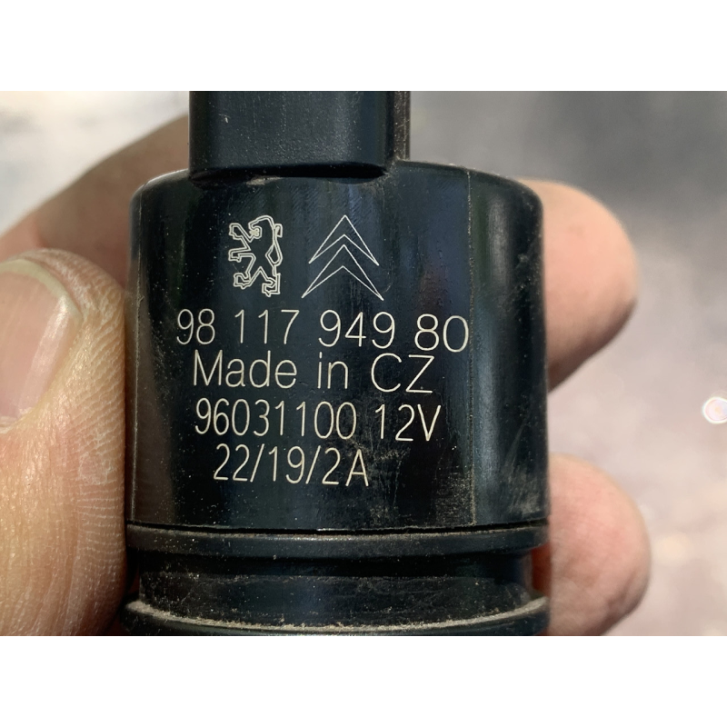 Насос омивача Renault Trafic /Opel Vivaro /Nissan Primastar 9811794980 96031100