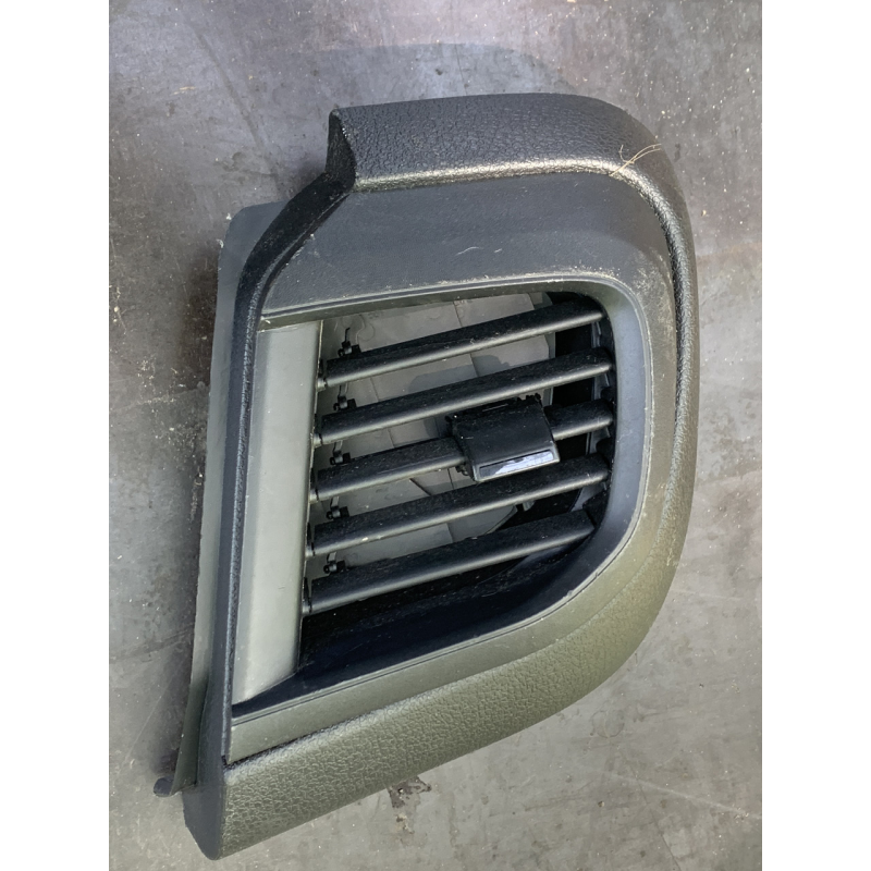 Дефлектор повітряний  Renault Trafic /Opel Vivaro /Nissan Primastar 98085956ZD  9808595677