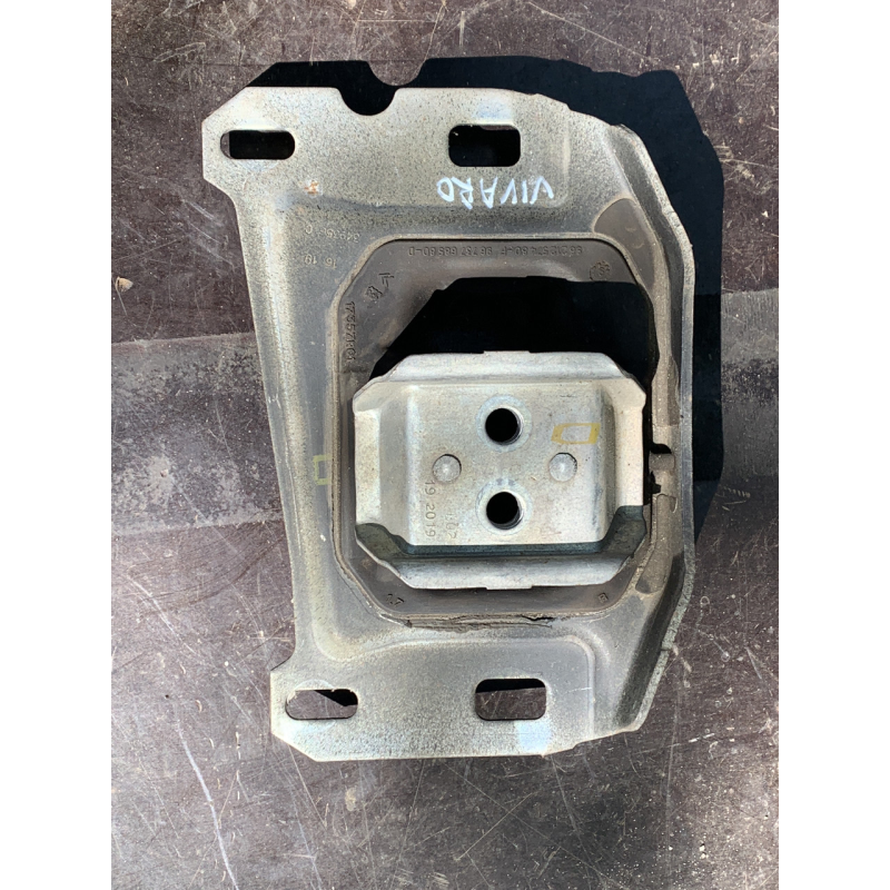 Кронштейн подушка коробки Renault Trafic /Opel Vivaro /Nissan Primastar 98212574809673768580 17357R01