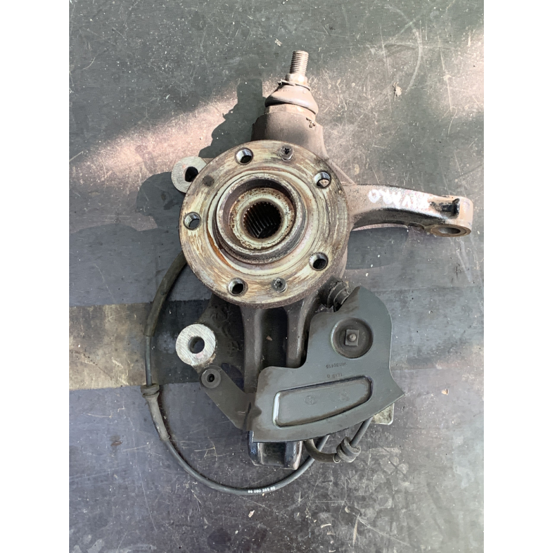Поворотний кулак правий з ABS Renault Trafic /Opel Vivaro / Nissan Primastar 400144570R 98136416 9806039580