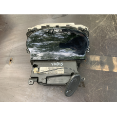 Щиток панель приладів Toyota Yaris 1.4 D-4D 83800-0D451  838000D451