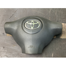 Подушка безпеки (Airbag) водія Toyota Yaris  1999-2005 451300D101B0  45130-0D101-B0