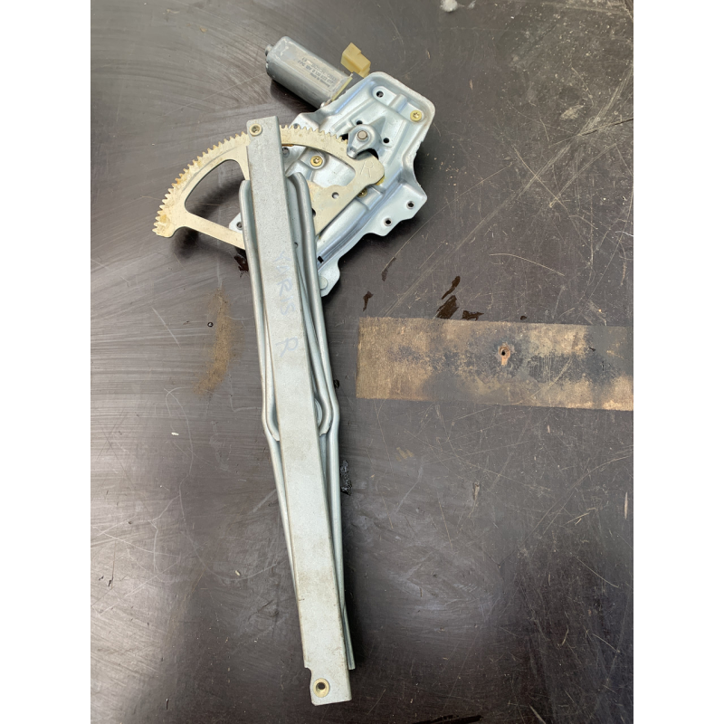 Склопідіймач передніх правих дверей Toyota Yaris 0130822017