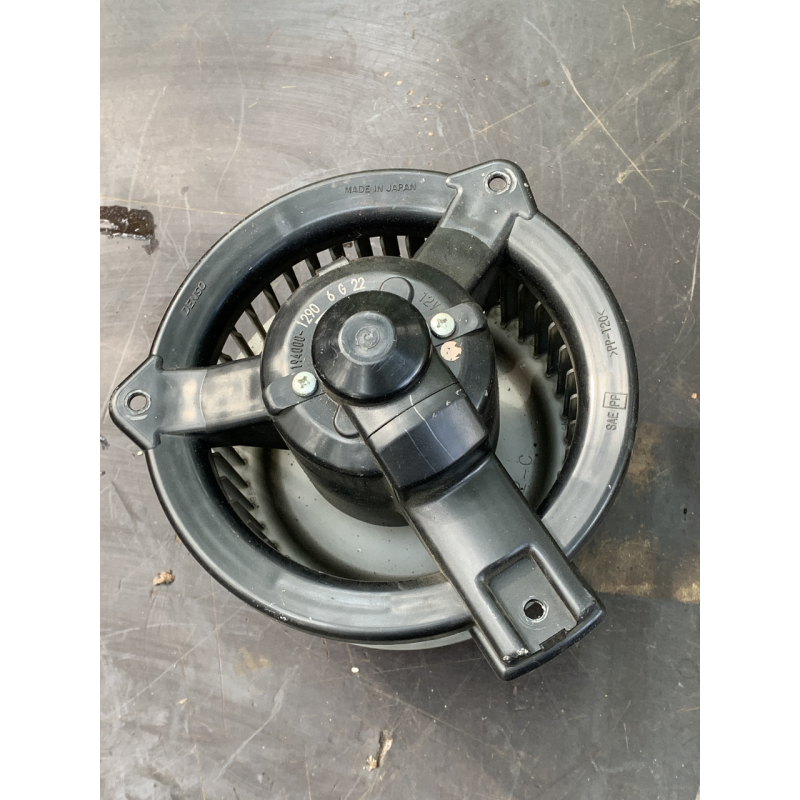 Вентилятор опалювача Toyota Yaris 1940001290 Denso 1940001290