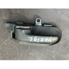 Ручка відчинення дверей внутрішня ліва Toyota Yaris 6920652020B6